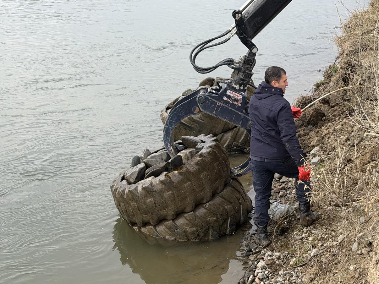 მტკვრიდან 40 თევზმახე ამოიღეს და დაახლოებით 150 კილოგრამი თევზი მდინარეში დააბრუნეს